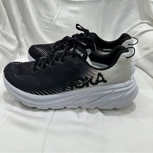 The Hoka One One Rincon 3 size 9.5D, Men’s